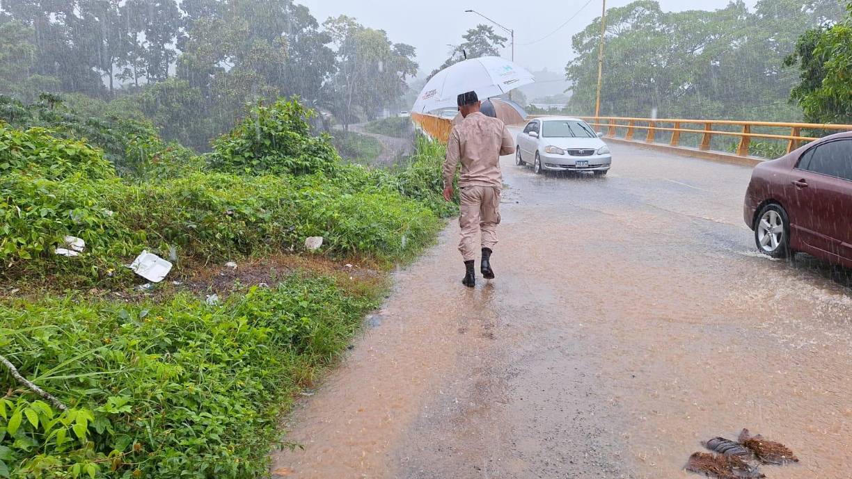 A medida que el fenómeno se acerque a las costas del caribe hondureño, los montos de lluvias aumentarán para los departamentos de Colón, Atlántida y Gracias a Dios, afirmó el pronosticador.