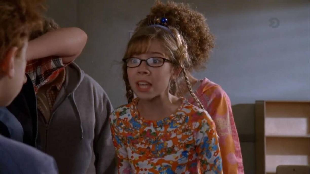 Una vez que la estrella formó parte del elenco y tenía más interacción detrás de cámaras con los protagonistas, Jennette sintió atracción por Frankie Muniz, quien interpretó al erúdito Malcom, por lo que hacía todo lo posible por saludarlo, hasta que su mamá la evidenció gritándole en el set.