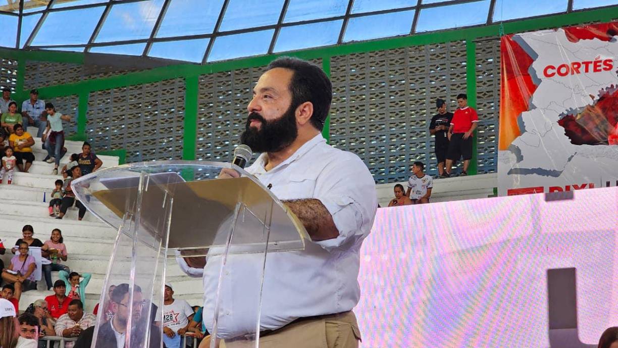 Durante la presentación de precandidatos a diputados por Cortés del movimiento M28 de Libre, Luis Redondo atacó a Nasralla por sus posturas en 2017.