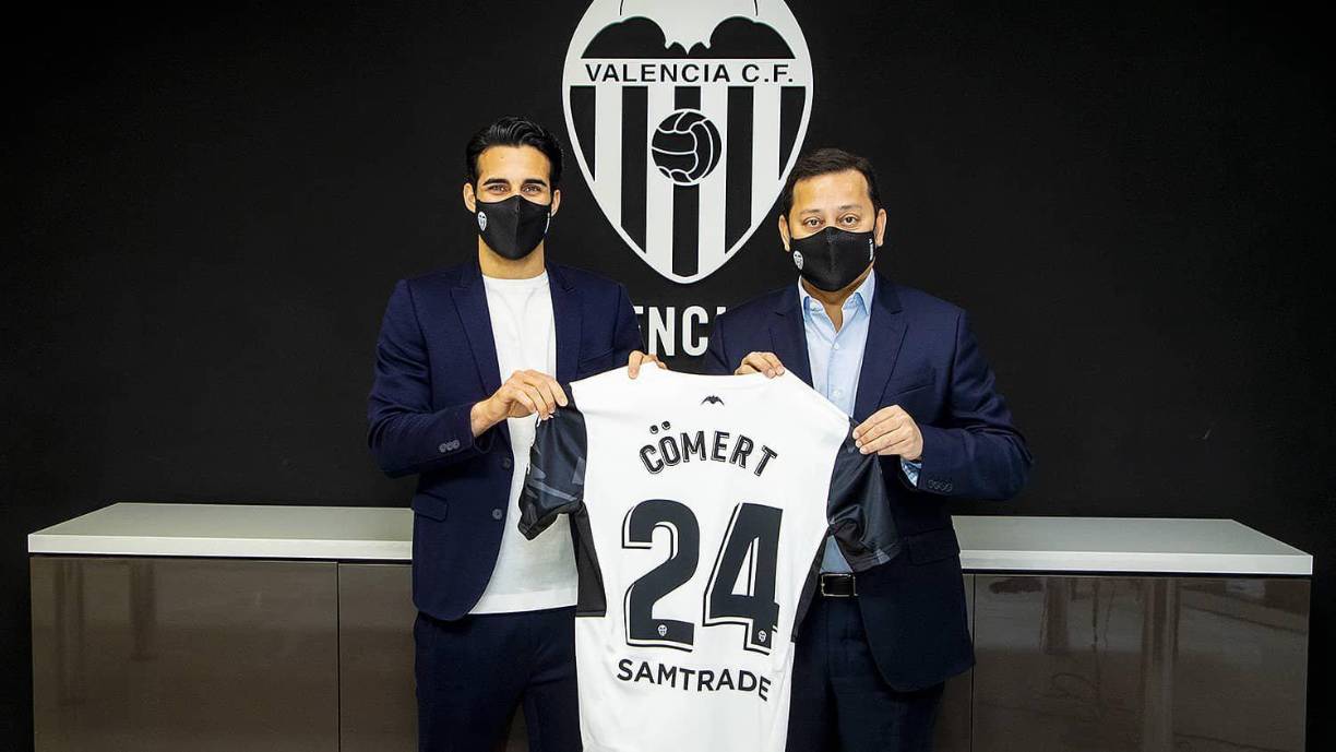El Valencia ha fichado al central suizo Eray Cömert por 800.000 €. Firma hasta junio de 2026 y llega procedente del Basilea.