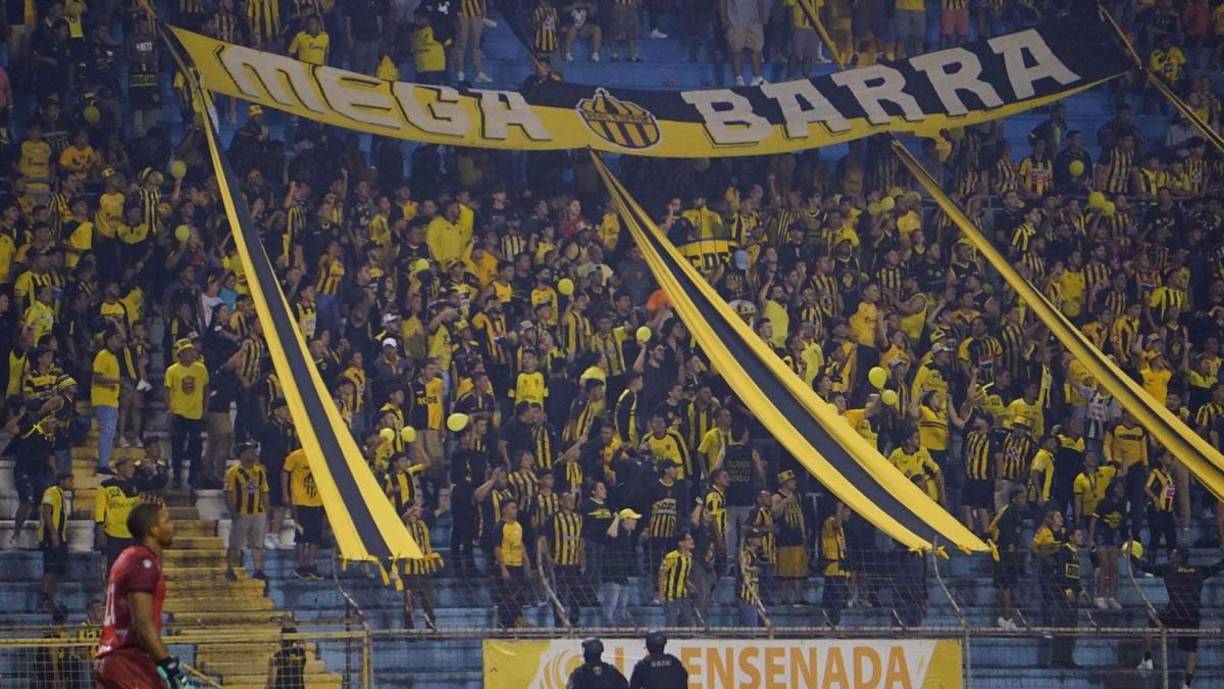 La afición del Real España apoyó a su equipo pese a la derrota contra Olancho FC.