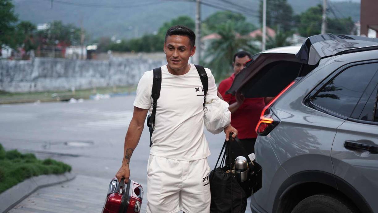 Andy Najar del Olimpia, llegó bien recargado a la concentración de la Bicolor.