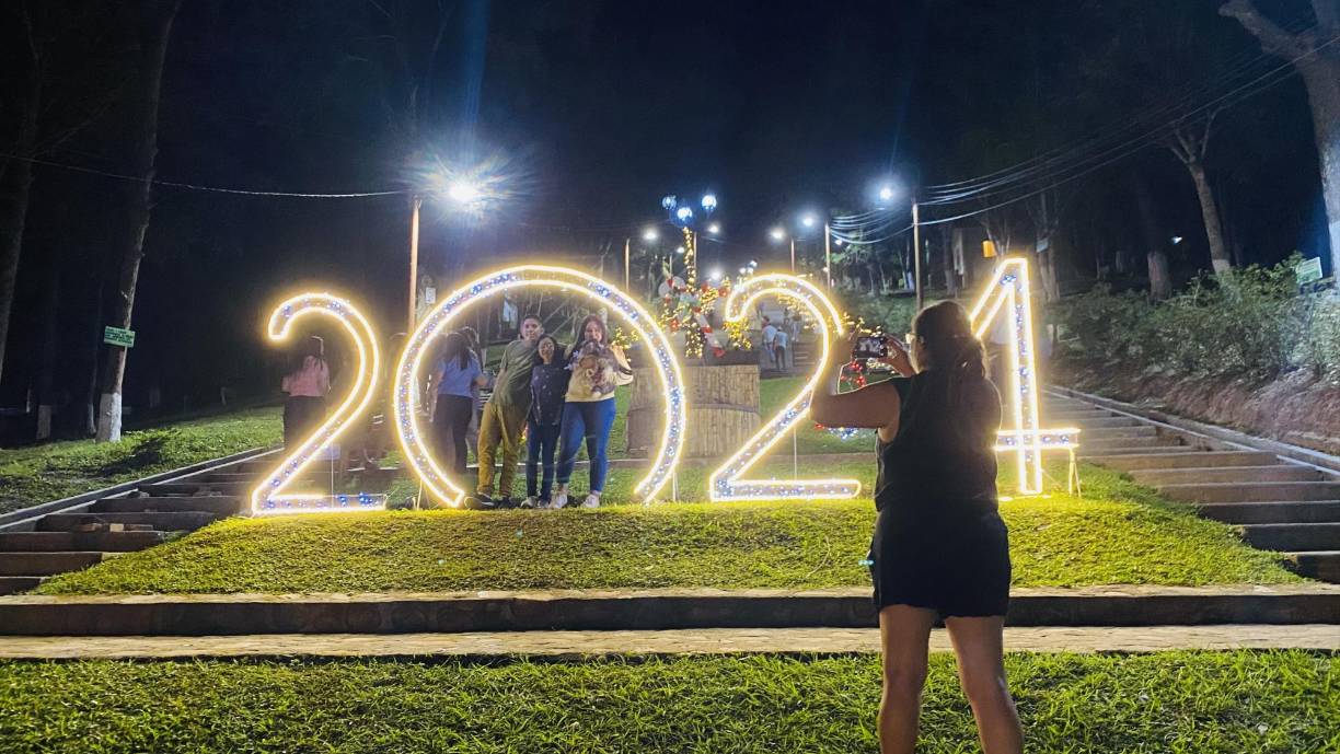El Paseo El Cerrito, es lugar elegido como el epicentro donde se dará la bienvenida al Año Nuevo y brilla con una decoración que promete una celebración inolvidable.