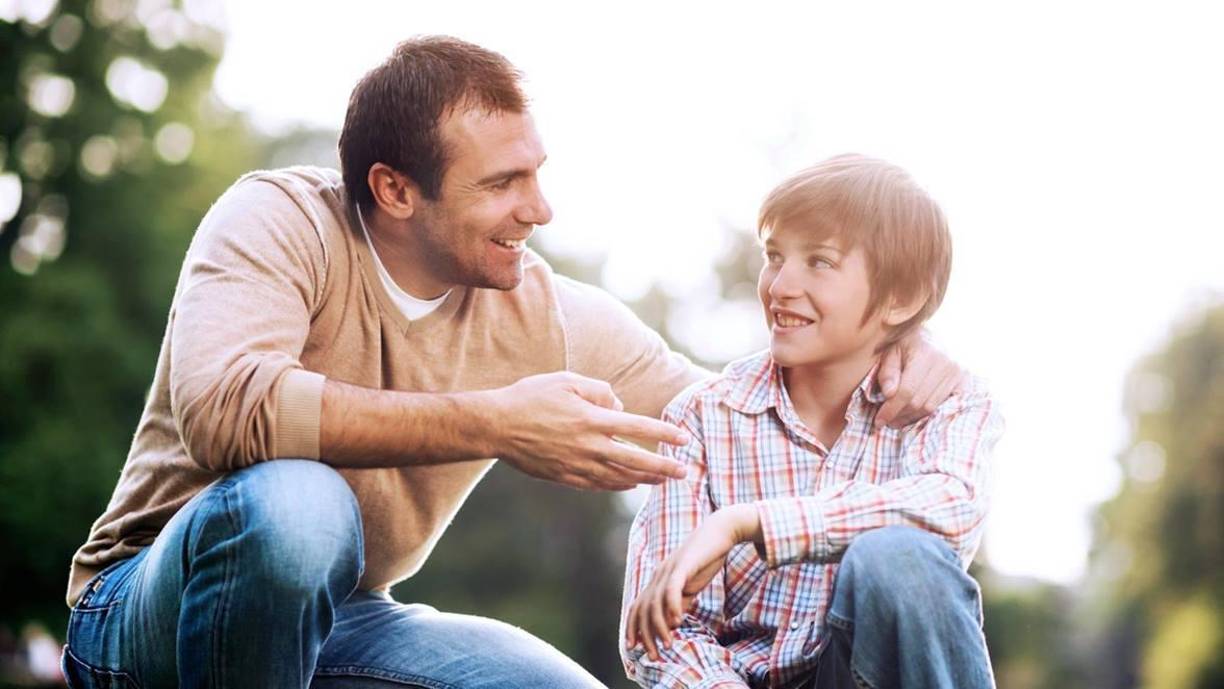 B. Educación y comprensión: Aprender sobre la ansiedad y sus efectos para brindar un mejor apoyo. C. Modelado de conductas positivas: Demostrar técnicas de gestionar el estrés y afrontamiento saludable.