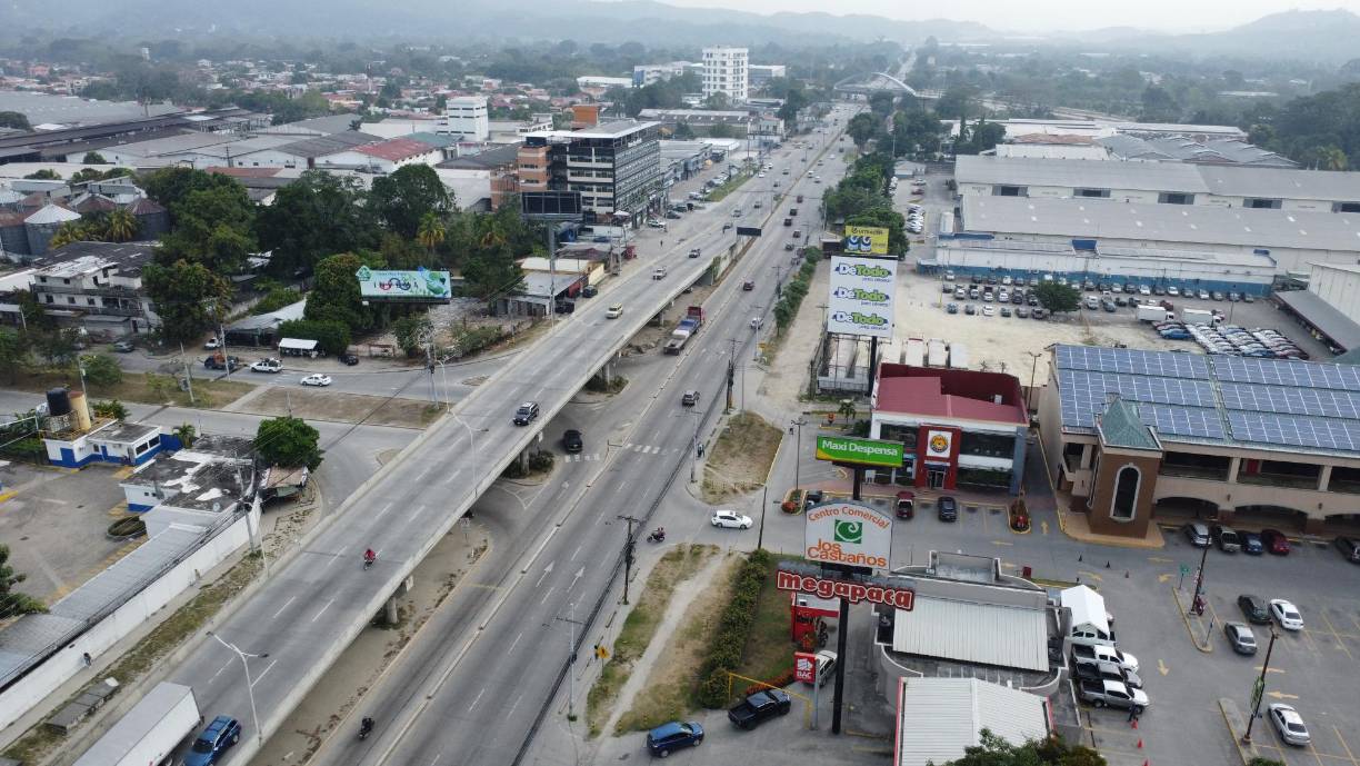 El puente a desnivel en la intersección de El Zapotal en le bulevar del norte fue habilitado en febrero de 2021, su inversión fue de 78 millones de lempiras e impacta de forma directa a más de 100 mil conductores diarios.