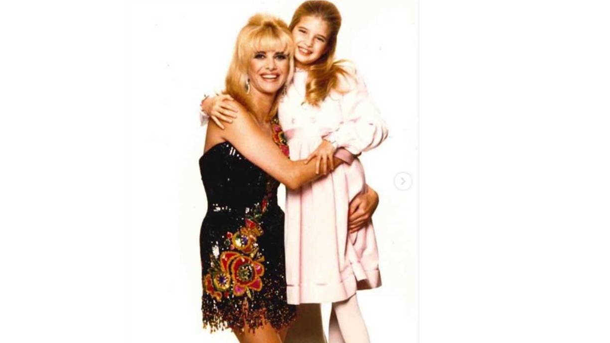 “Estoy triste de informar a quienes la amaban, que son muchos, que Ivana Trump falleció en su casa de la ciudad de Nueva York”, dijo Trump, que se dirvorció de la exmodelo en 1992, en su cuenta de Truth Social.