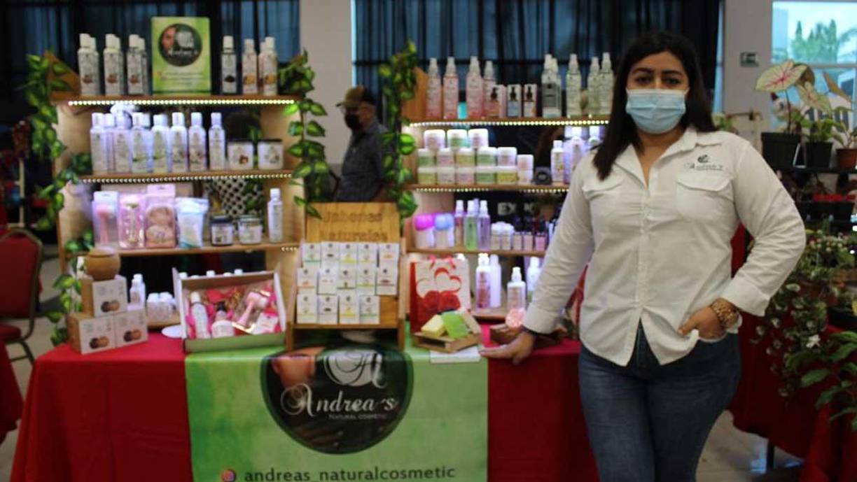 Tatiana Paz, gerente de comunicaciones de la CCIC, manifestó que el trampolín del Sábado ha sido un trampolín para los expositores porque gracias a sus ventas en el lugar, muchos han tenido la oportunidad de crecer y abrir sus propios locales.