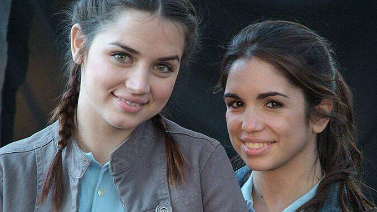 A los 16 años, tras su debut en ‘Una rosa de Francia’, Ana de Armas hizo sus maletas y se decidió a dejar Cuba con solo 200 dólares. En ese momento, le dijo a su madre, “Cuando me quede sin dinero, volveré”.