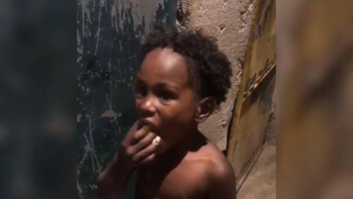 Aunque este niño rechazó la oferta, su primo, <b>Ythallo Raphael Tobias Rosa</b>, de 6 años, y otro compañero sí los aceptaron y los comieron. Poco después, ambos niños comenzaron a sentirse mal y fueron llevados de inmediato al hospital por sus familias.