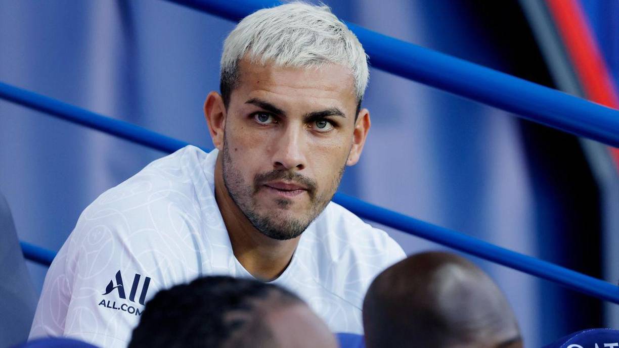 Leandro Paredes, del París Saint Germain, está a un paso de la Juventus. El mediocampista argentino llegaria a la Juve por medio de una cesión con opción de compra por 15 millones de euros. El futbolista no entra en los planes de Christophe Galtier en el PSG.