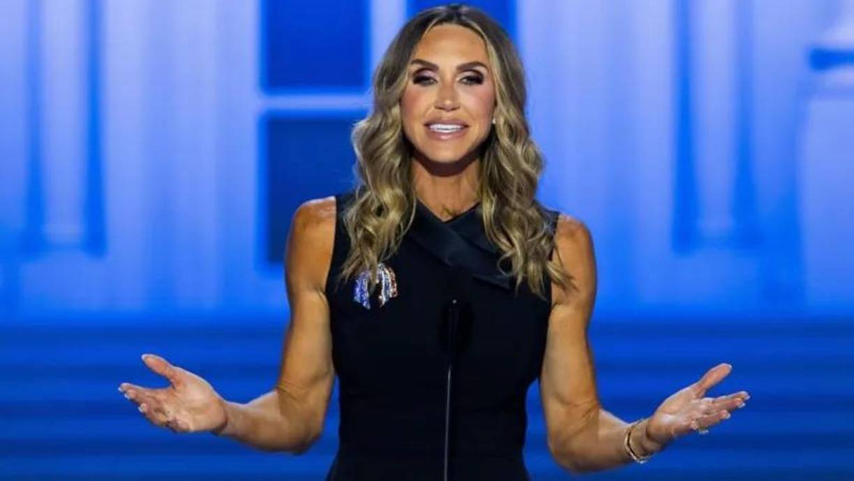  El presidente electo Donald Trump le ha comunicado al gobernador de Florida Ron DeSantis que quiere que su nuera Lara Trump sea el reemplazo del senador floridano Marco Rubio, quién ha sido nominado como próximo secretario de Estado, según informó el sábado el Washington Post.