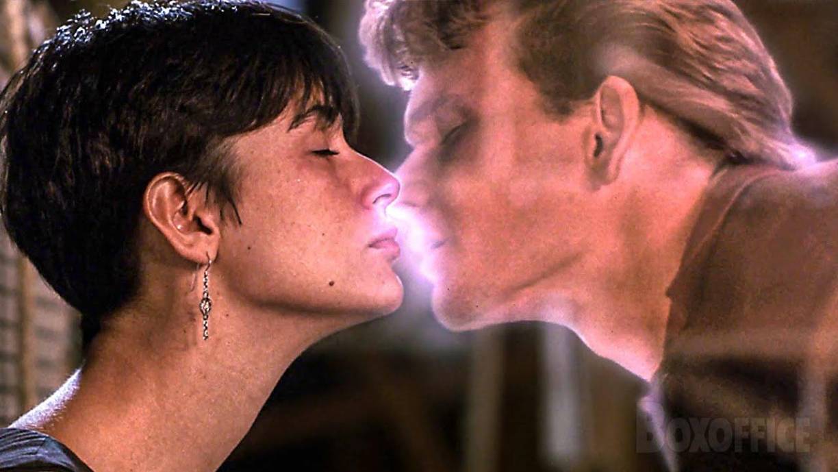 Patrick Swayze, quien alcanzó fama mundial con su papel en Dirty Dancing, falleció el 14 de septiembre de 2009 a la edad de 57 años. La causa de su muerte fue un cáncer de páncreas que le fue diagnosticado en 2008. A pesar de su enfermedad, Swayze luchó valientemente durante su tratamiento y continuó trabajando en varios proyectos cinematográficos, incluido su papel en la serie de televisión The Beast, hasta que su salud se vio gravemente afectada.