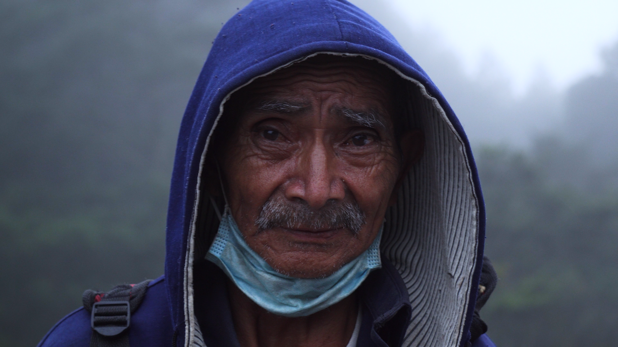 La realización de los dos documentales contó con un presupuesto total de $8,000 en donde el 70 por ciento fueron fondos propios y el 30 por ciento del total de la producción fue a través de ayuda de la “Cuarta Pared”, “World Compass Foundations” y amigos cercanos que creyeron en el proyecto.