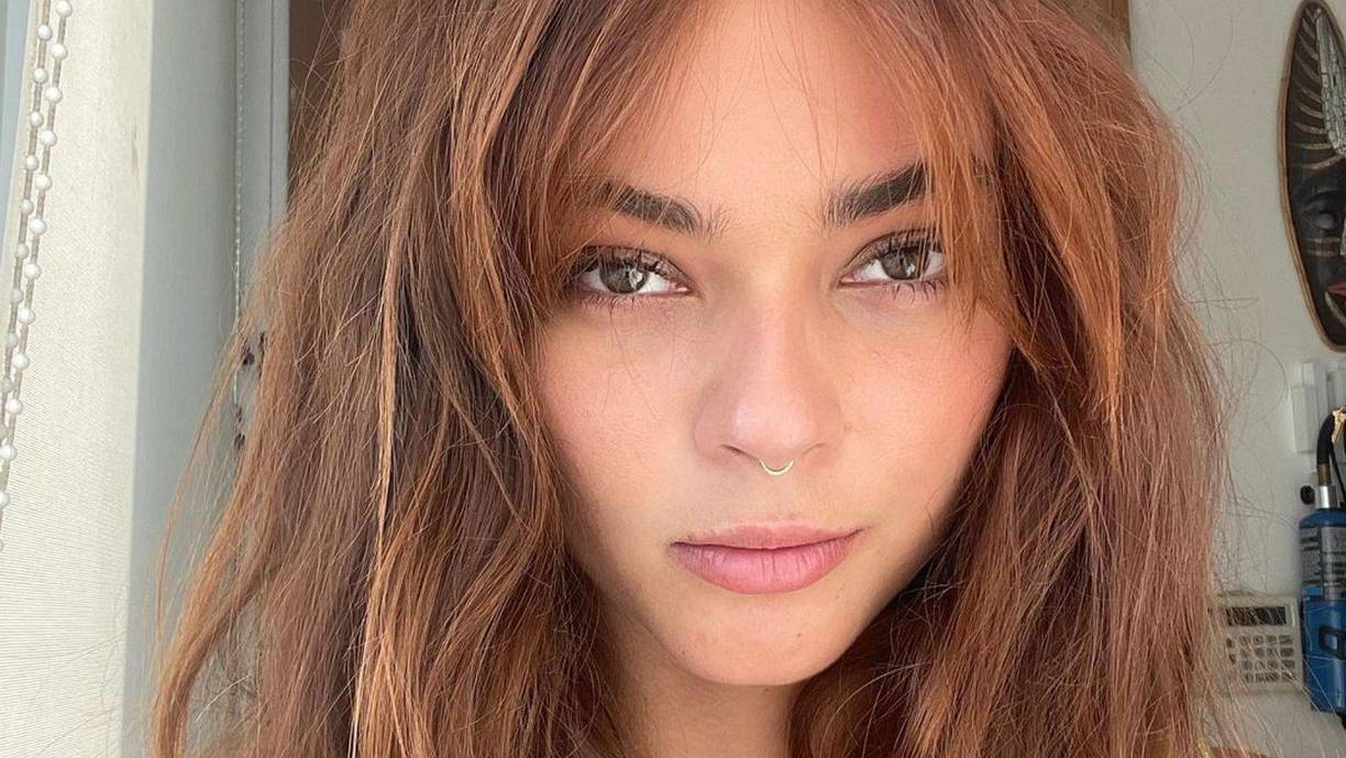  Giles asistió a la fiesta en la casa de unos amigos que conocieron en Soho junto a su amiga, la diseñadora de origen hispano, Hilda Marcela Cabrales-Arzola.