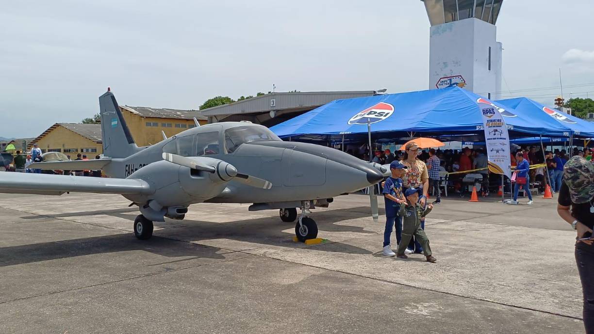 Los famosos “raitecitos” en avionetas, también han sido los divertidos atractivos para los visitantes a este famoso show aéreo.