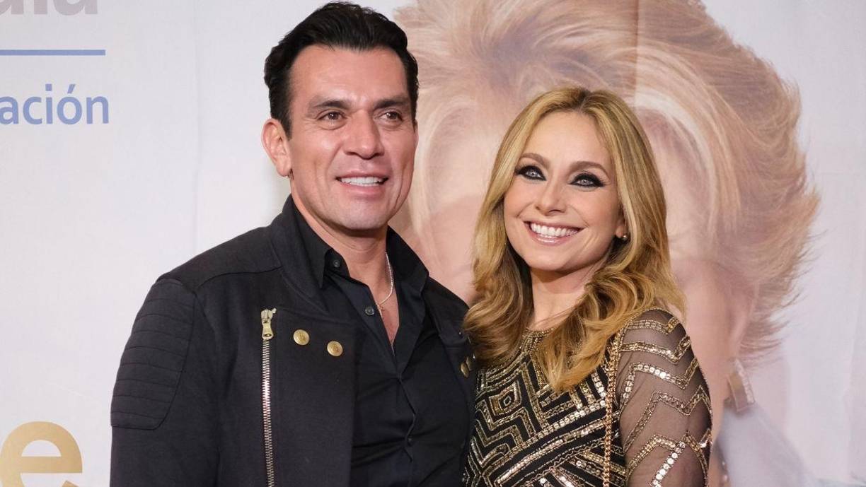 El pasado mes de enero Jorge Salinas fue acusado de un presunto romance con su nutrióloga, el cual negó categóricamente. Muy tranquilo, el actor enfrentó las preguntas de los medios de comunicación sobre la supuesta infidelidad a su esposa Elizabeth Álvarez.