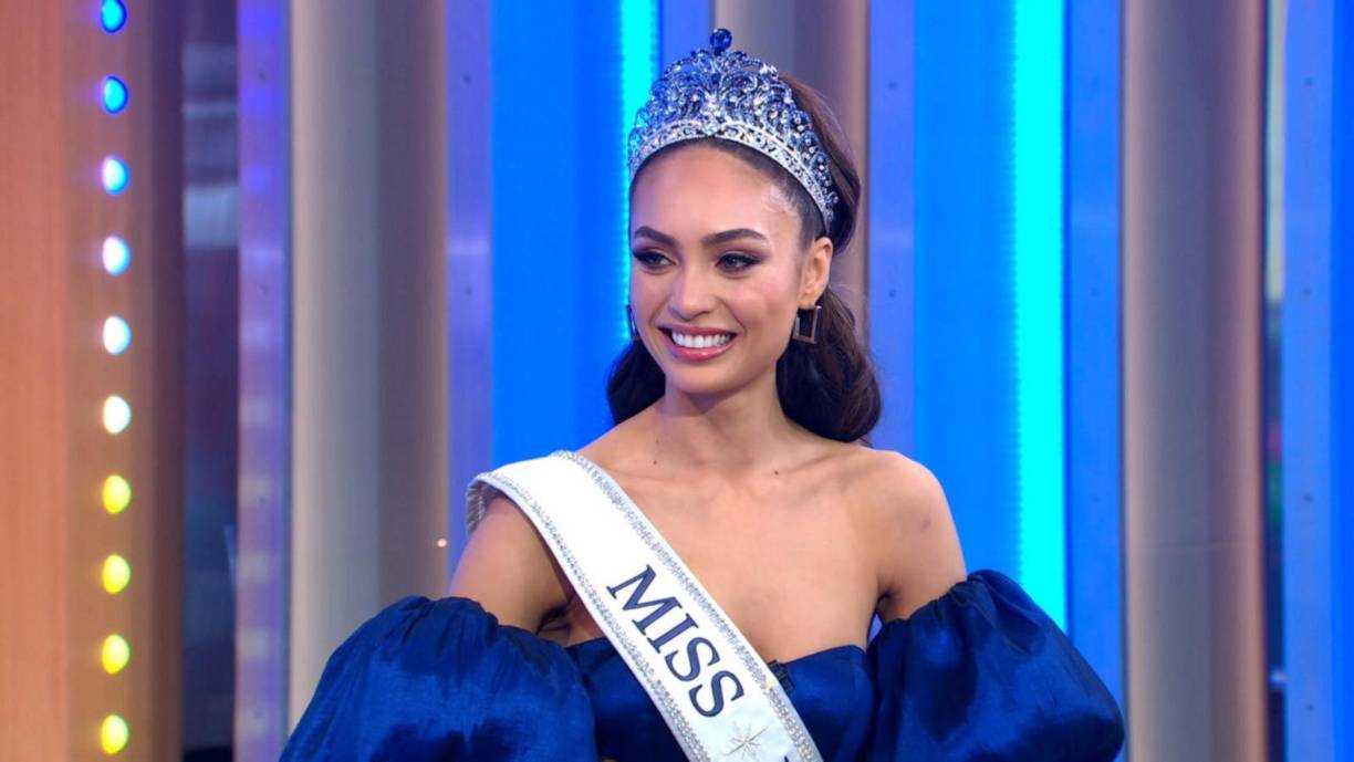 En medio de una lluvia de críticas y señalamientos por haber sido elegida Miss Universo 2022, la estadounidense R’Bonney Gabriel se encuentra feliz con su reinado. 