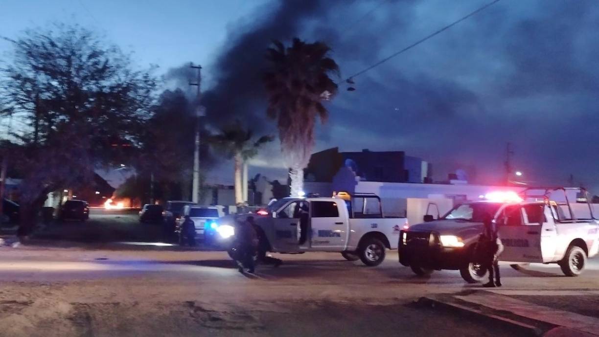 En esa ciudad hay presencia de la organización criminal que fundó el histórico capo mexicano Rafael Caro Quintero, quien, mientras purgaba una pena en prisión, fundó dicha organización. El gobierno estatal informó que investigan los vínculos del ahora prófugo en los acontecimientos. 