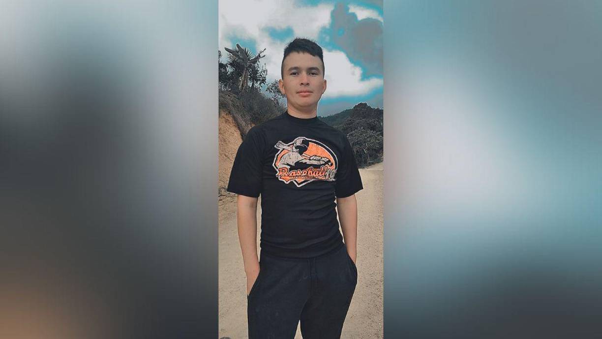 La Policía Nacional inició los trabajos de investigación para dar con el paradero de los asesinos. Uno de los hallazgos más reveladores fue una grabación de cámaras de seguridad, que muestra a los asaltantes robando el arma de fuego de un guardia de seguridad en una farmacia ubicada en otro sector de la ciudad.