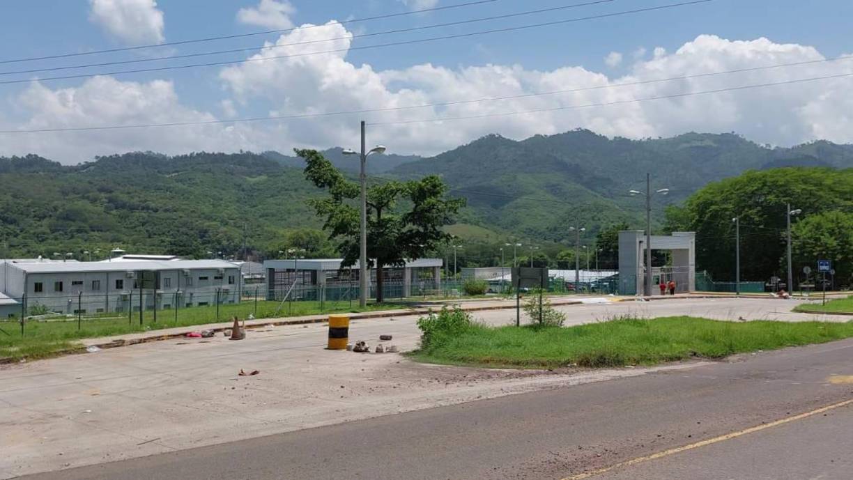 Las riñas se dieron entre reclusos de las pandillas Mara Salvatrucha (MS-13) y Barrio 18, según las autoridades penitenciarias.