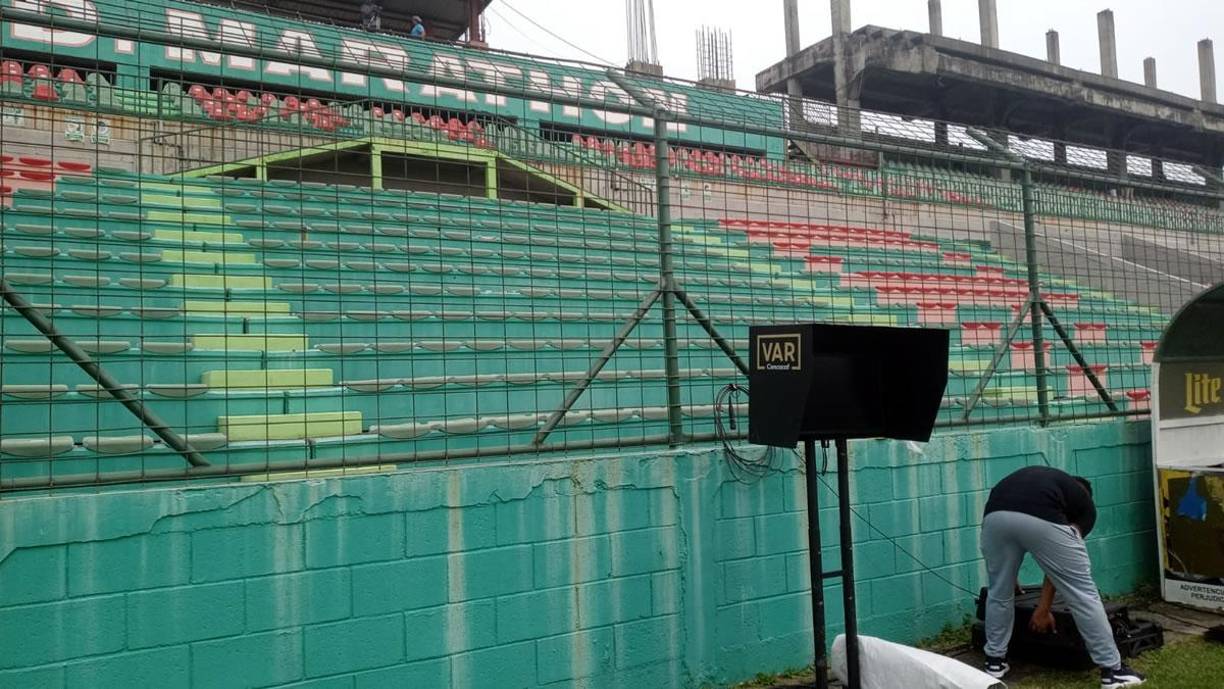 El sistema del VAR fue instalado por la mañana en el estadio Yankel Rosenthal.