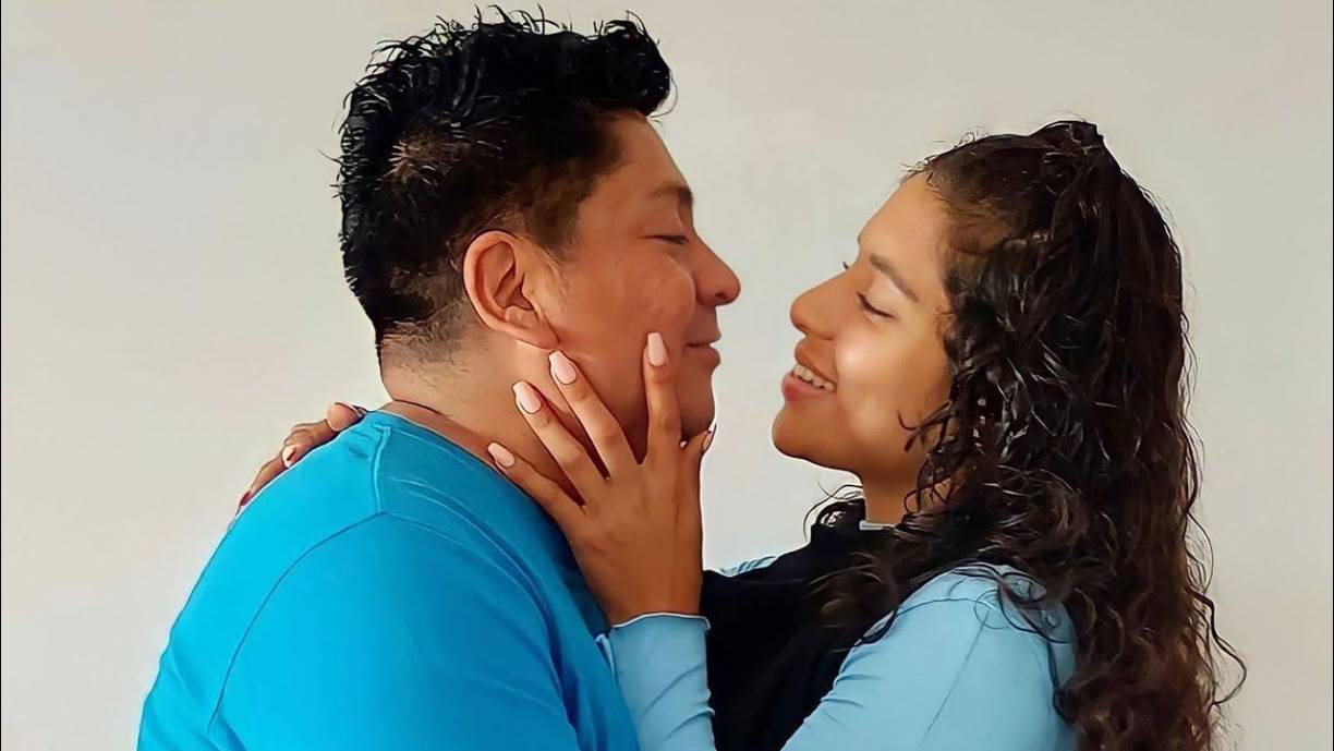 La mujer de 34 años incluía en sus tiktoks a su hijo y a su esposo, quien la mató brutalmente a puñaladas frente a su hijo. 