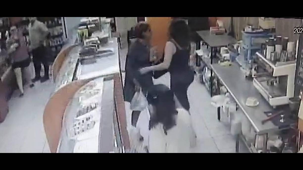 Hasta ese momento los clientes no saben de que se trata.