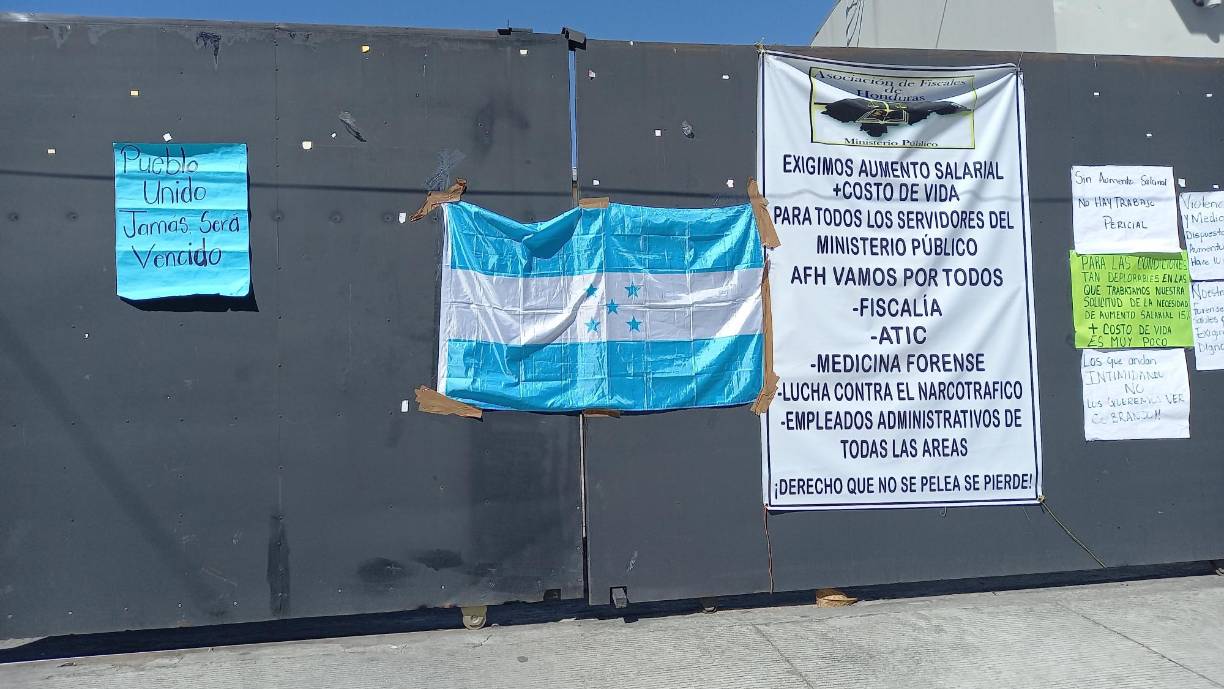 Rasel Tomé, vicepresidente del CN, aludiendo desconocer los detalles, a pesar de ser miembro de la Comisión de Presupuesto, expresó: “La vez pasada nos dijeron que el Ministerio Público había hecho una proyección sobre el impacto, pero sería más oportuno que nos informen de todo el procedimiento; no sé cuánto es lo que están solicitando”