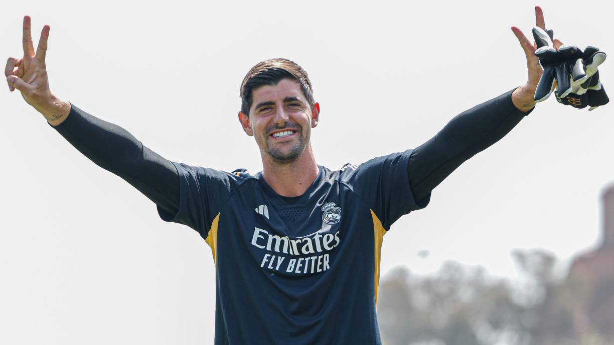 Portero: Thibaut Courtois arrancaría como titular ante el AC Milan.