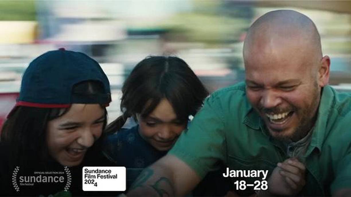 Esta cinta que es dirigida por Alessandra Lacorazza muestra la historia de las hermanas Violeta y Eva, quienes cada verano visitan a su amoroso, pero imprudente padre llamado Vicente, el cual es interpretado por el multi ganador del Latin Grammy, productor, director y ahora actor, René Pérez Joglar, “Residente”.