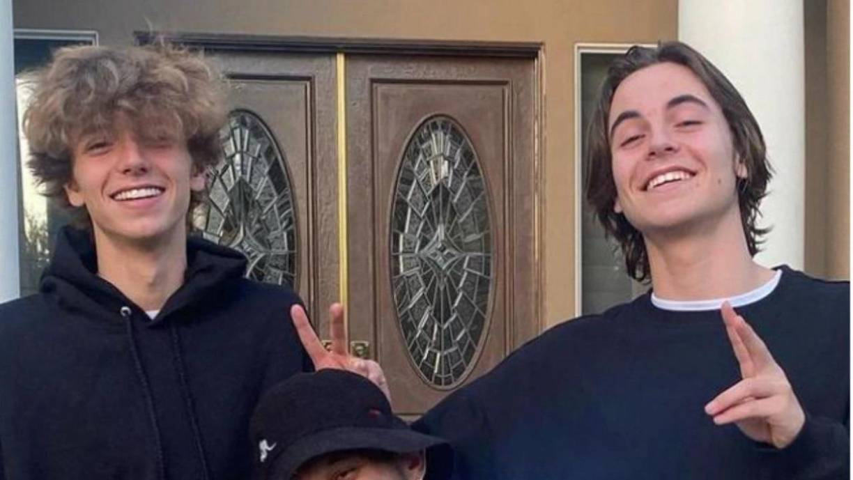 Fuentes dijeron a Us Weekly que Jayden no se está quedando en la mansión de 7.4 millones de dólares de Britney en Thousand Oaks a pesar de su supuesta reunión. Los informantes indicaron: “Está abierto a arreglar la relación con su madre y ver por dónde van las cosas. Llevará tiempo y no será una reconciliación inmediata”.