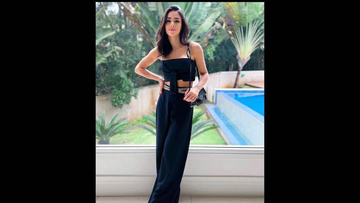 Bruna trabaja como modelo, influencer y gerente de marketing de la reconocida marca de ropa Long Island. La joven de 28 años estudió en la Universidad de Morumbi, en su ciudad natal.