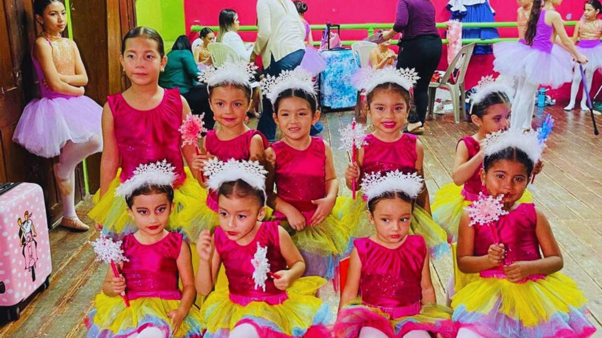 La presentación no solo destacó el talento individual de las alumnas, sino también el compromiso de la Academia Paso a Paso con la formación integral y el desarrollo artístico de sus estudiantes. 
