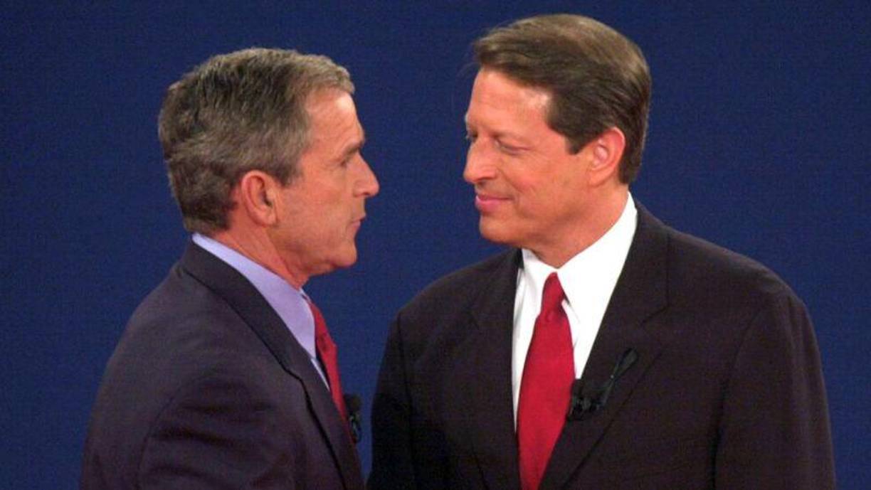 Las elecciones de 2000 fue un ejemplo de la discrepancia entre voto popular y voto electoral. Al Gore, el candidato demócrata, superó al republicano<b> </b>George W. Bush en el voto popular. No obstante, la elección se decidió en Florida, donde Bush fue declarado vencedor con 537 votos.