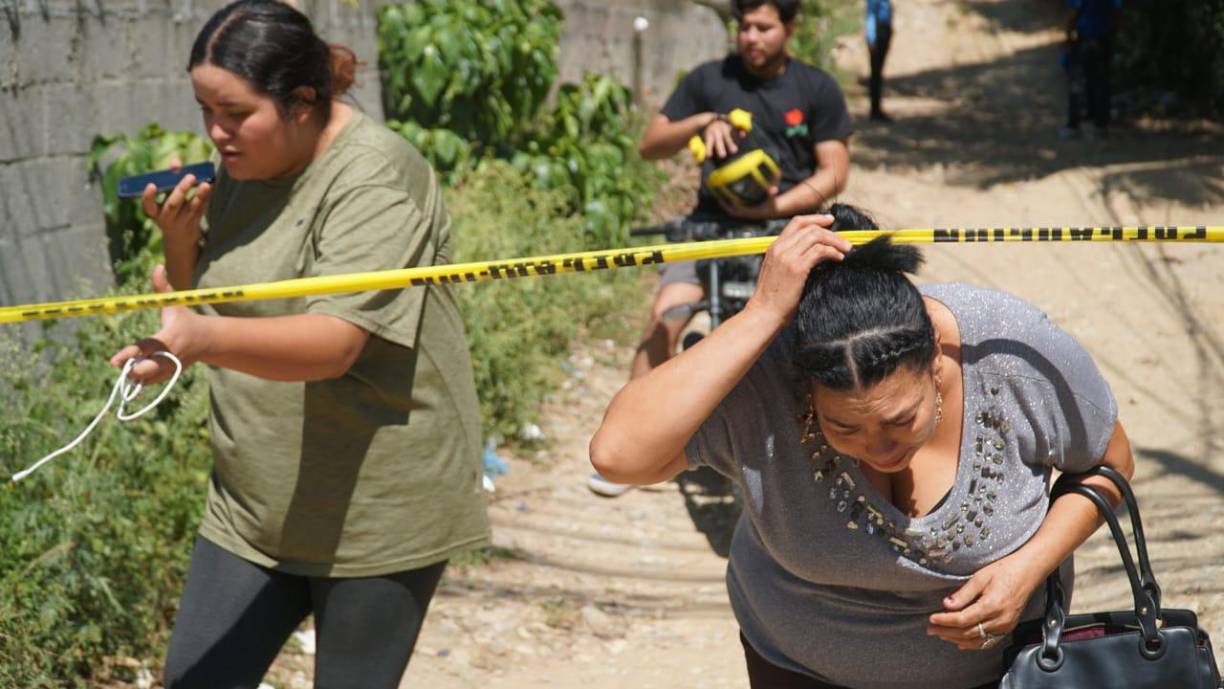 El doble crimen consternó a la comunidad. Vecinos relataron que escucharon los múltiples disparos y describieron que en el seno de esa familia ya habían ocurrido altercados.