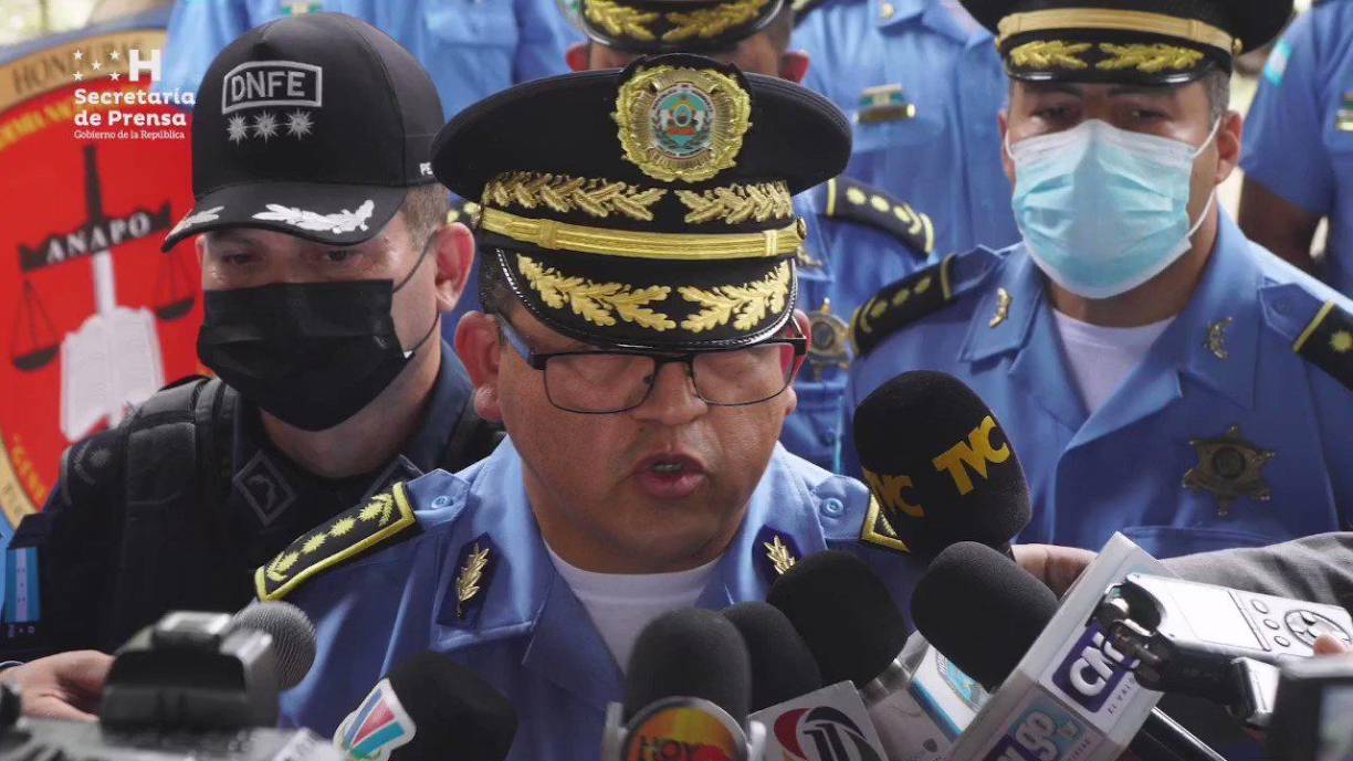 “Al parecer la persona fallecida tenía una relación amorosa con la joven (supuesta novia), y quien ejecutó el crimen fue la pareja formal”, dijo Sánchez a los medios de comunicación.