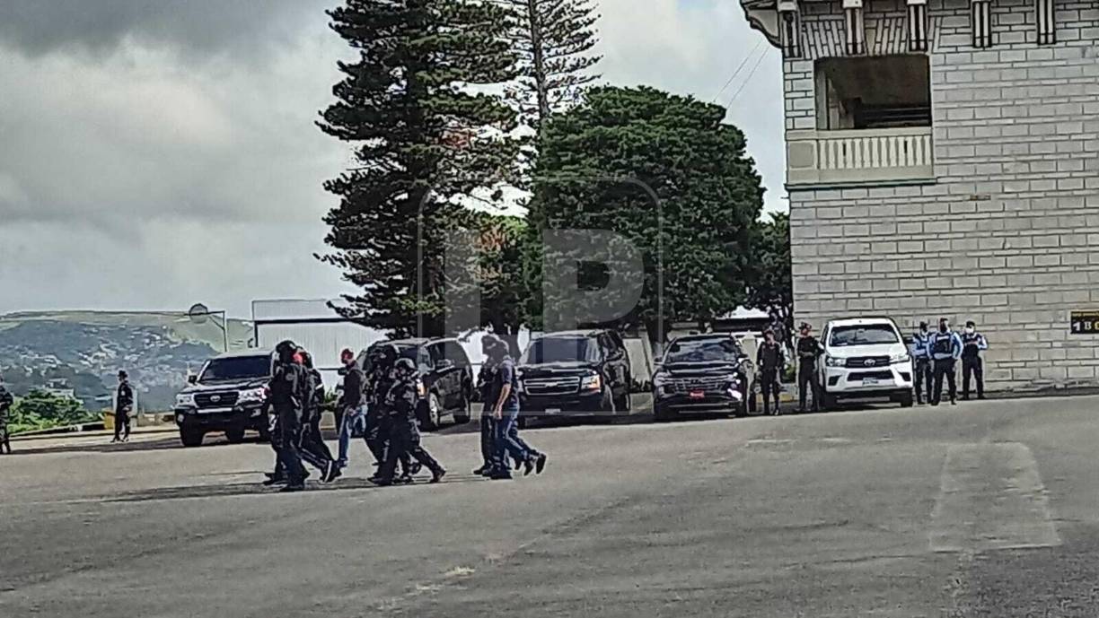 Además, es acusado por conspirar para fabricar y distribuir cinco kilogramos o más de una mezcla y sustancia que contenga una cantidad detectable de cocaína, con la intención, conocimiento y causa razonable de creer que dicha sustancia sería importada ilegalmente a los Estados Unidos. 