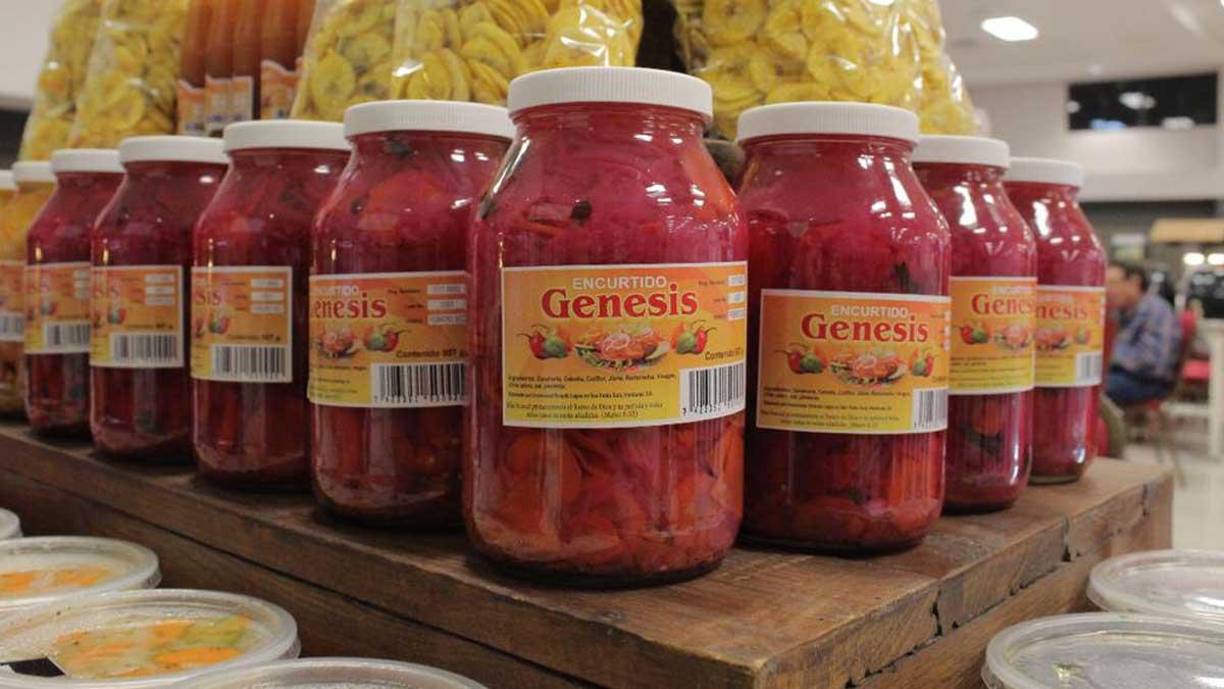 Micro empresarios de diferentes partes del país llegan todos los sábados a exponer sus productos a Expocentro. Cuenta con parqueo gratis.