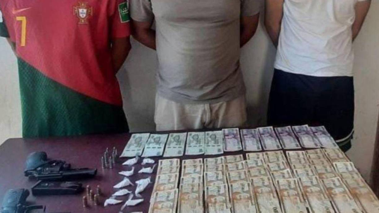 El 19 de mayo de 2023, los tres hombres fueron detenidos e identificados como integrantes de la banda ‘Los Olanchanos’. Ese día se les encontró en posesión de droga, armas de fuego y dinero en efectivo, supuestamente producto de la venta de estupefacientes.