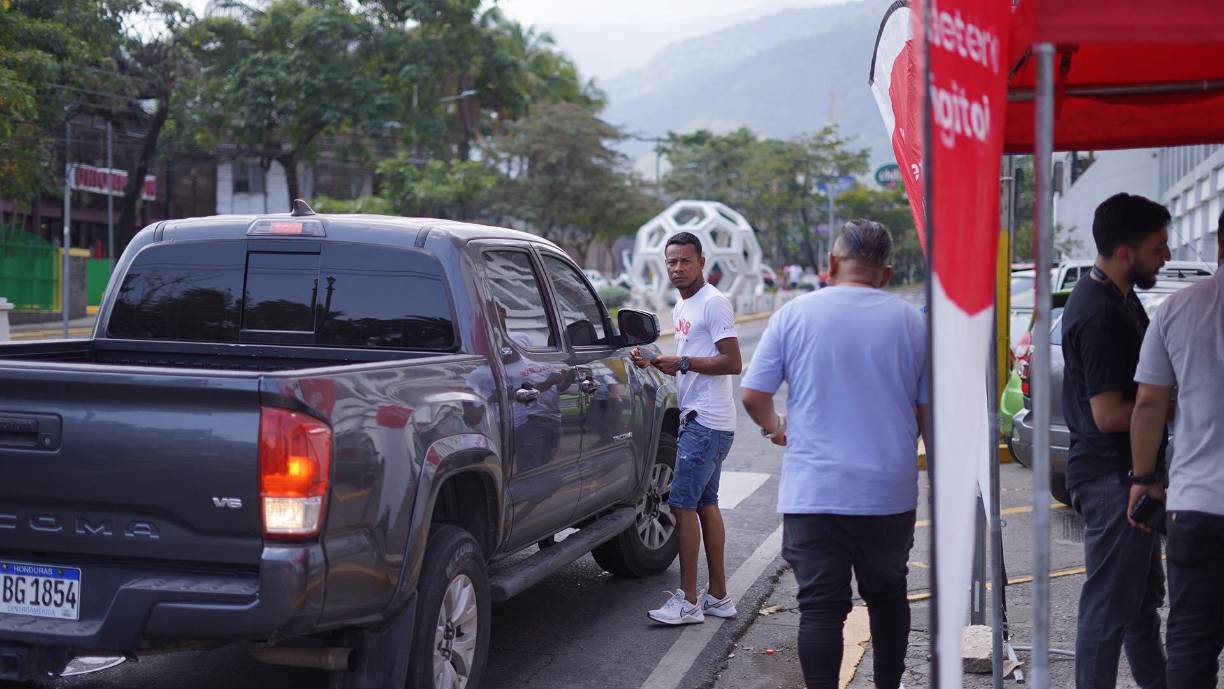 El Estadio Morazán era uno de los puntos donde se podían adquirir los tickets para disfrutar el choque entre Leones y Zorros.