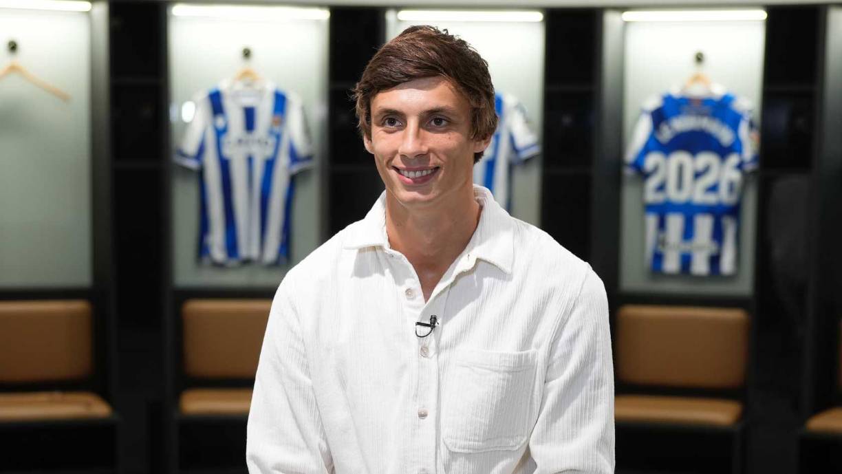 La Real Sociedad confirmó en redes sociales a Robin Le Normand hasta 2026. El defensor francés de 25 años disputó 37 partidos la temporada anterior, por lo que se consolidó como uno de los referentes en defensa.