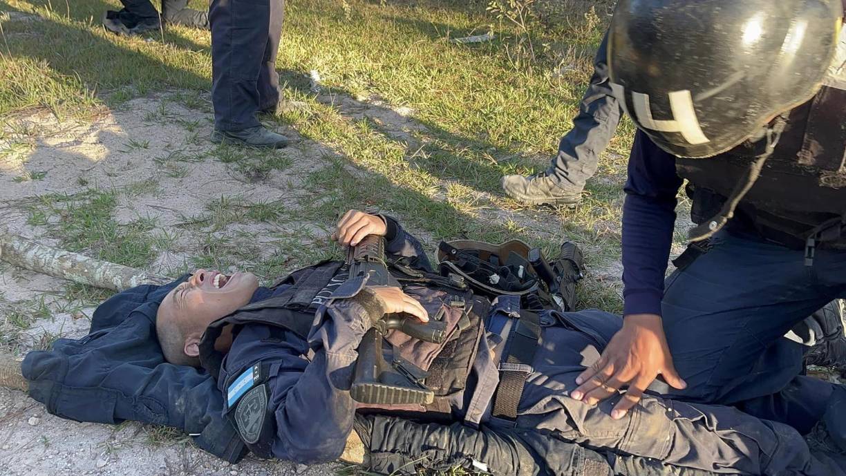 “Les informamos que Shin Fujiyama salió lesionado. ¿Podrá continuar con el #retocomandocobra ?”, se consultó la cuenta de la Policía Nacional en sus redes sociales.