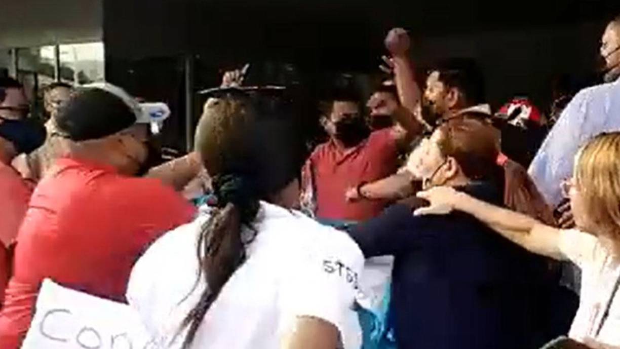 Después llegó la Policía a intervenir y controlar la situación.