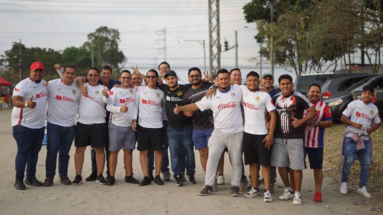 ¡Qué fotón! Entre amigos también se unieron para poder disfrutar del partido ante el Atlas.