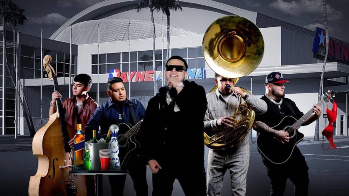 El mensaje es muy parecido al que Peso Pluma recibió hace algunas semanas, firmados con las mismas siglas CJNG y sentenciándolos de la misma manera, les exigen no pisar la ciudad de lo contrario este concierto será el último de sus vidas y su carrera. 