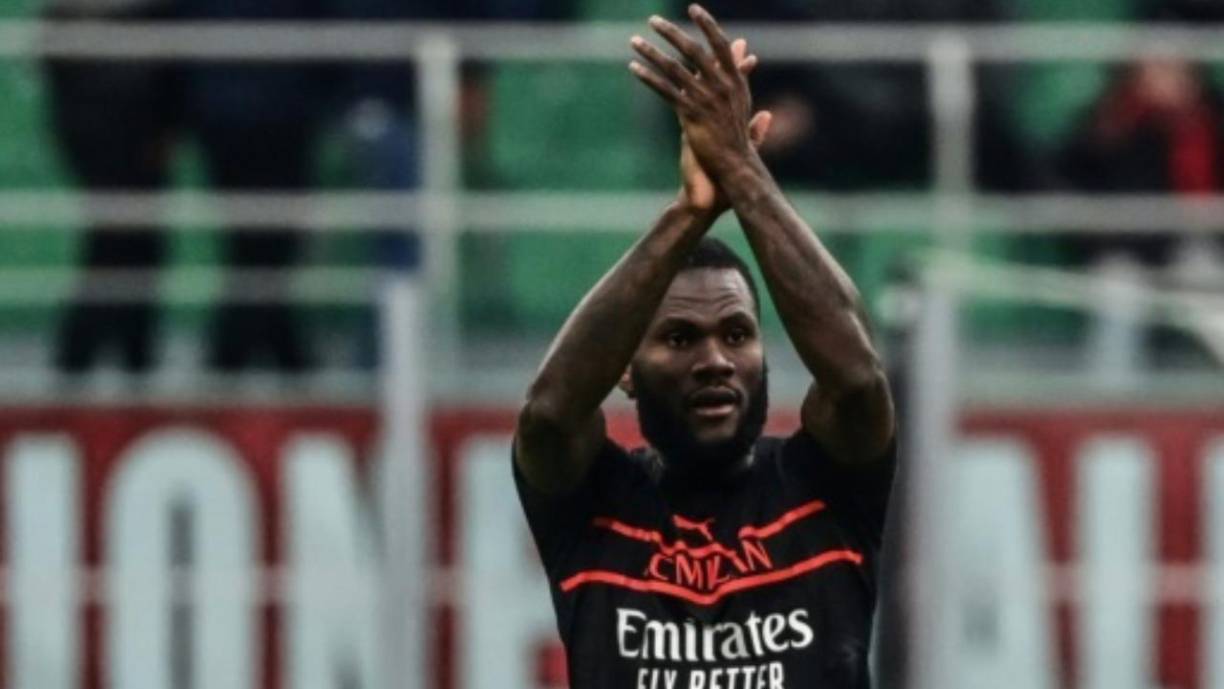 Joan Laporta, presidente del Barcelona, anunció el fichaje del centrocampista marfileño Franck Kessié, quien llega procedente del AC Milan. El mediocampista usará el dorsal 19.