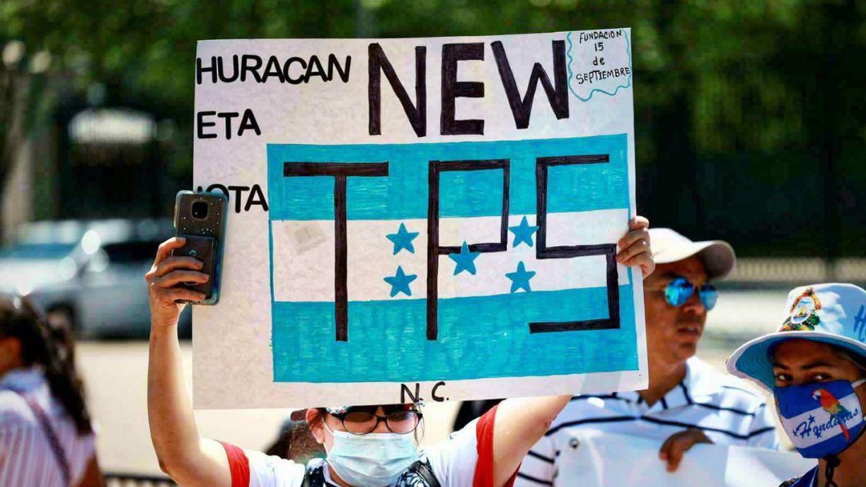  ”Por fortuna se utilizó el tema del huracán Mitch para proteger a los hondureños, pero desafortunadamente no fue una cuestión permanente sino que ha sido temporal por 26 años”, lamentó. Para recordar, con Nacara casi un millón de personas obtuvieron su residencia de inmediato y quedaron fuera 240 mil hondureños.