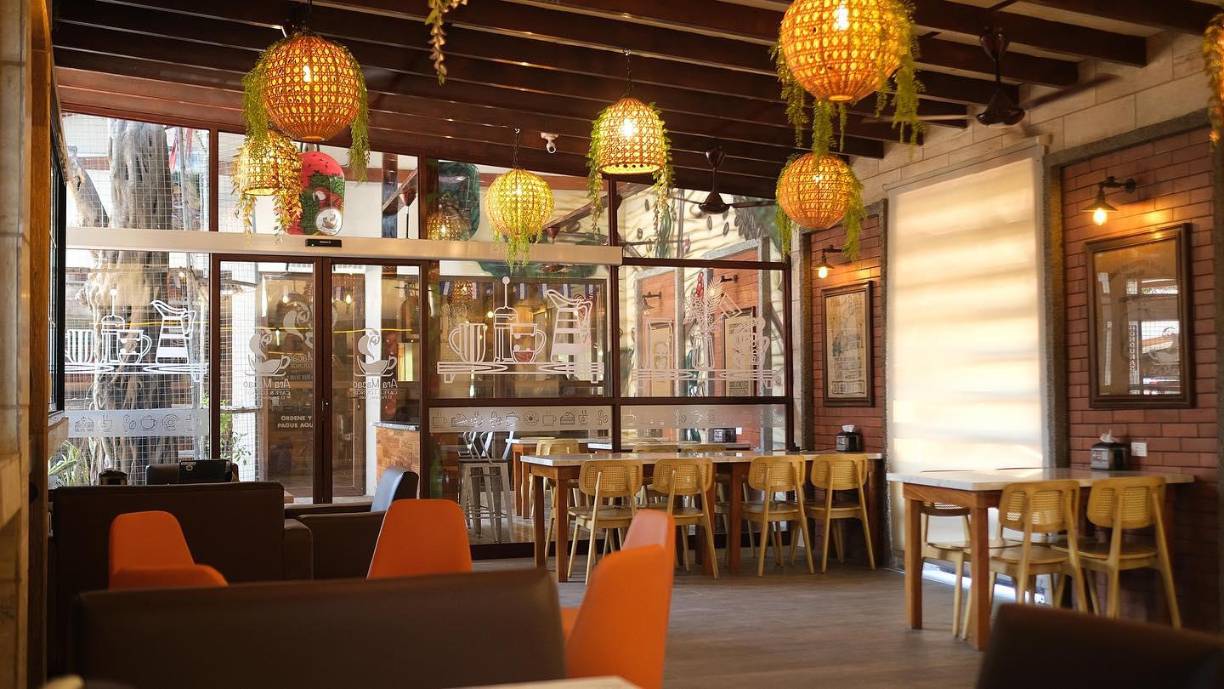 Ara Macao Café lleva 6 años brindando la mejor experiencia a los progreseños y turistas que visitan el municipio. Este es un café premiado en la taza de excelencia y ofrece un elegante local para disfrutar un momento muy relajante.