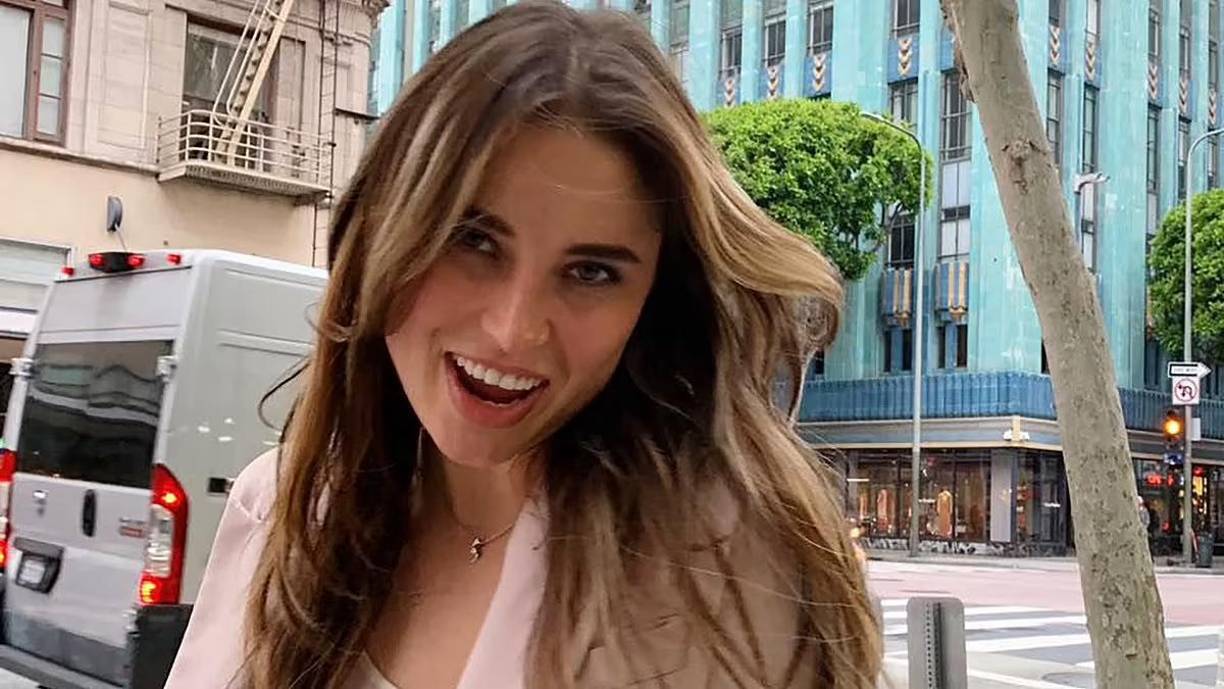 Aunque su defensa ha evitado desvelar el monto enviado por la joven al Ejército ucraniano, el grupo de derechos humanos ruso Pervi Otdel precisó que el 24 de febrero de 2022, el mismo día que comenzó la guerra en Ucrania, giró 51 dólares al fondo Razom for Ukraine (Juntos por Ucrania), creado por ucranianos residentes en Estados Unidos.