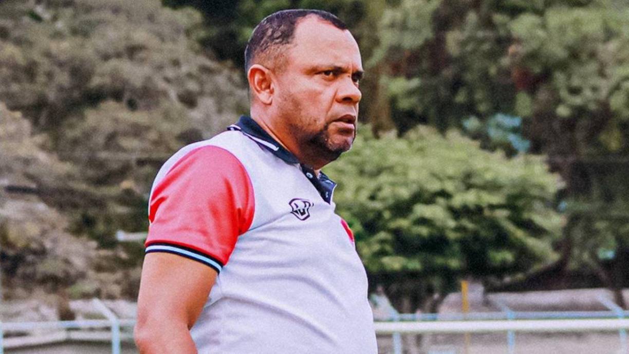 Raúl Cáceres: En el Vida aún no se pronuncian sobre la continuidad o no del entrenador hondureño, quien podría romper su vínculo con los rojos cocoteros para el Apertura 2023.